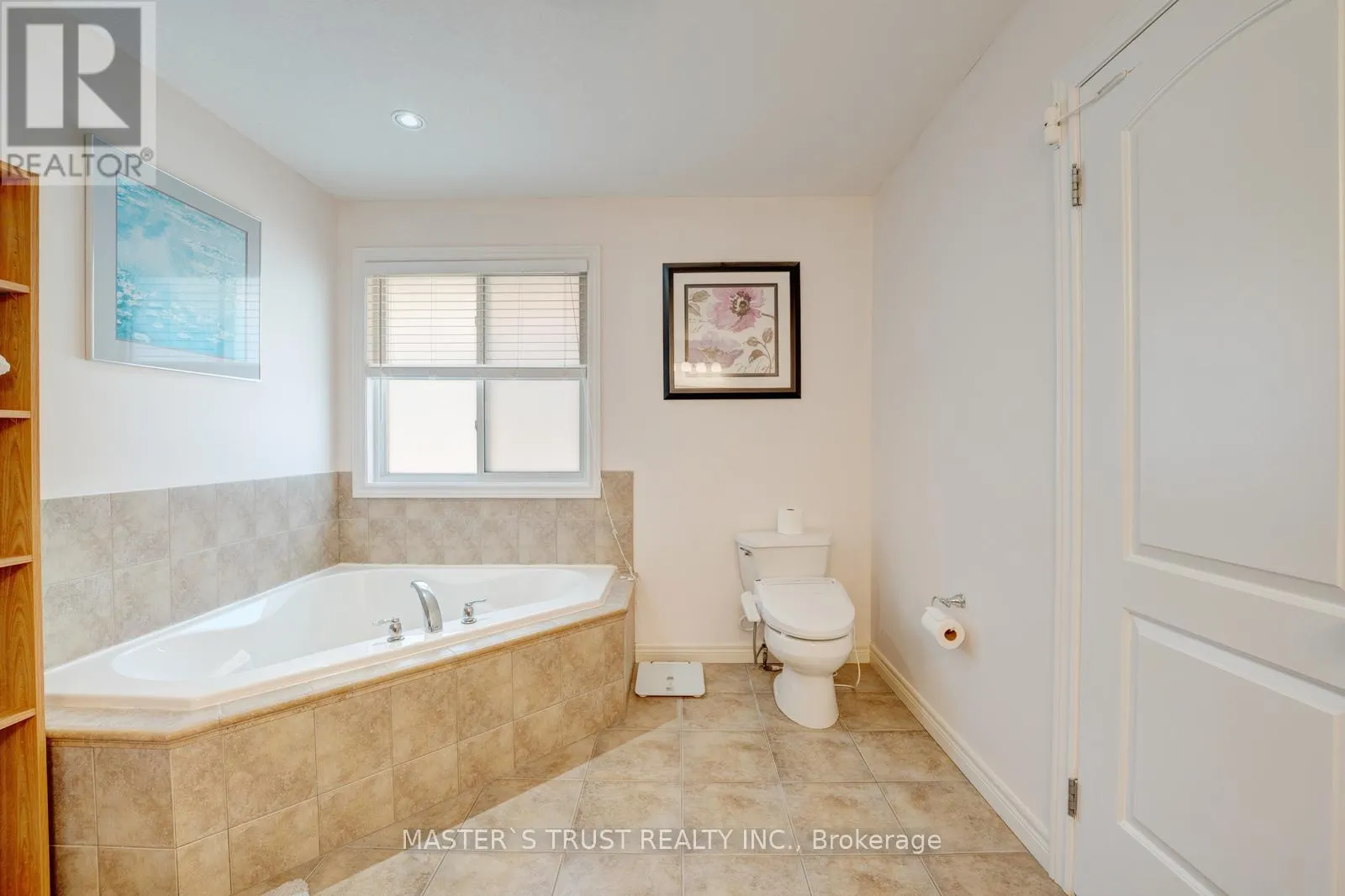 5 HOWDEN CRESCENT