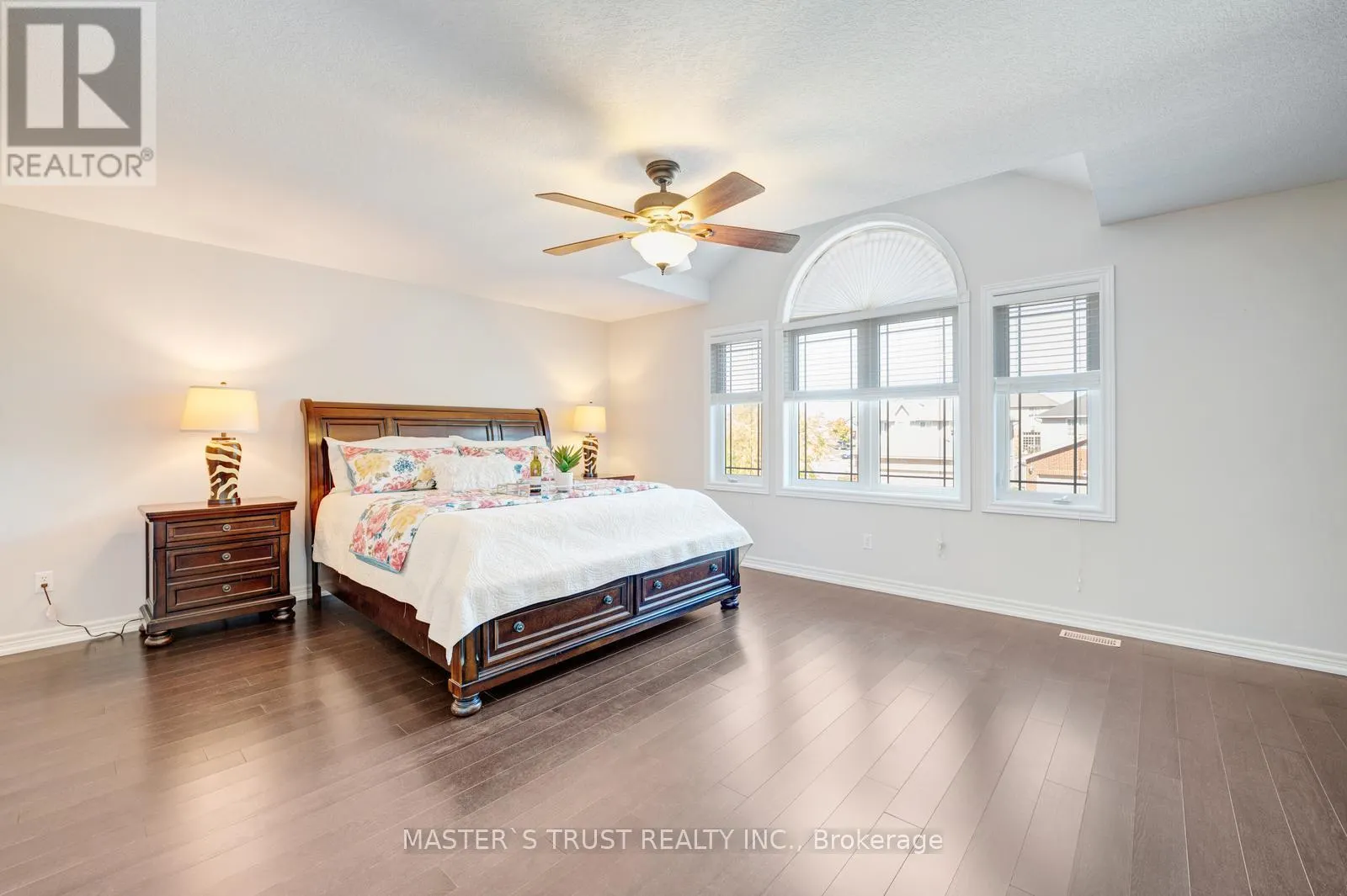 5 HOWDEN CRESCENT