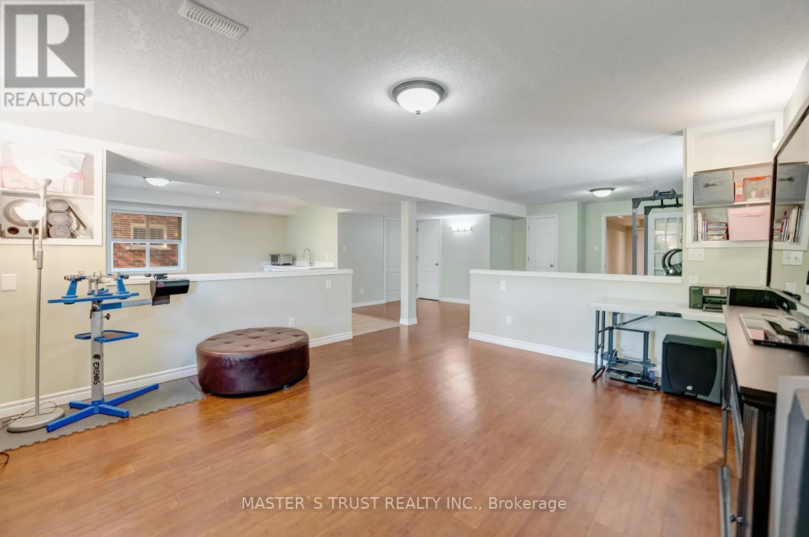 5 HOWDEN CRESCENT