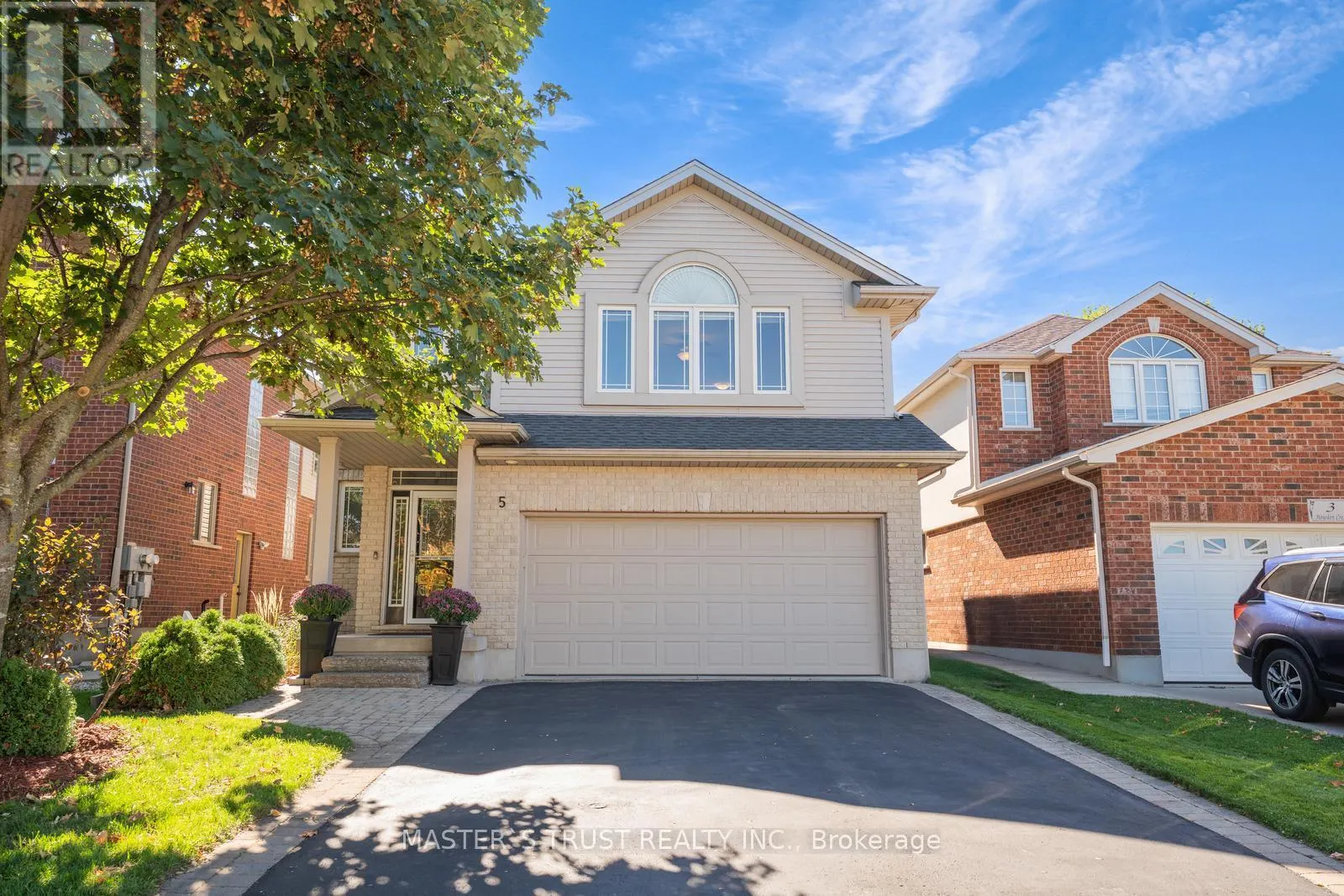 5 HOWDEN CRESCENT
