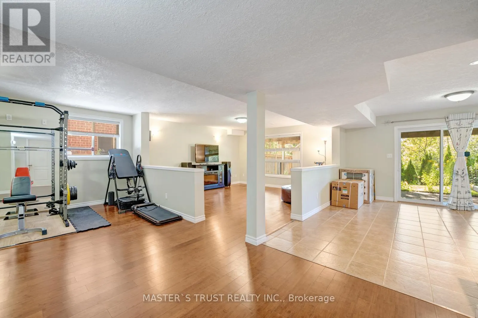 5 HOWDEN CRESCENT