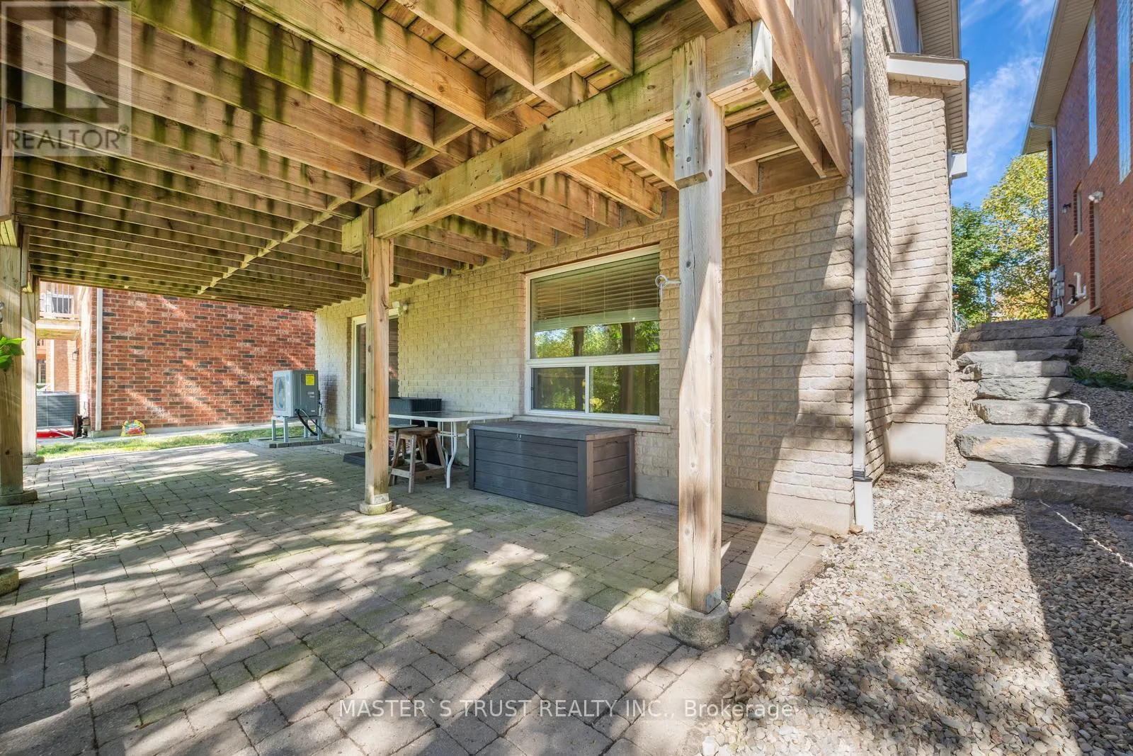 5 HOWDEN CRESCENT