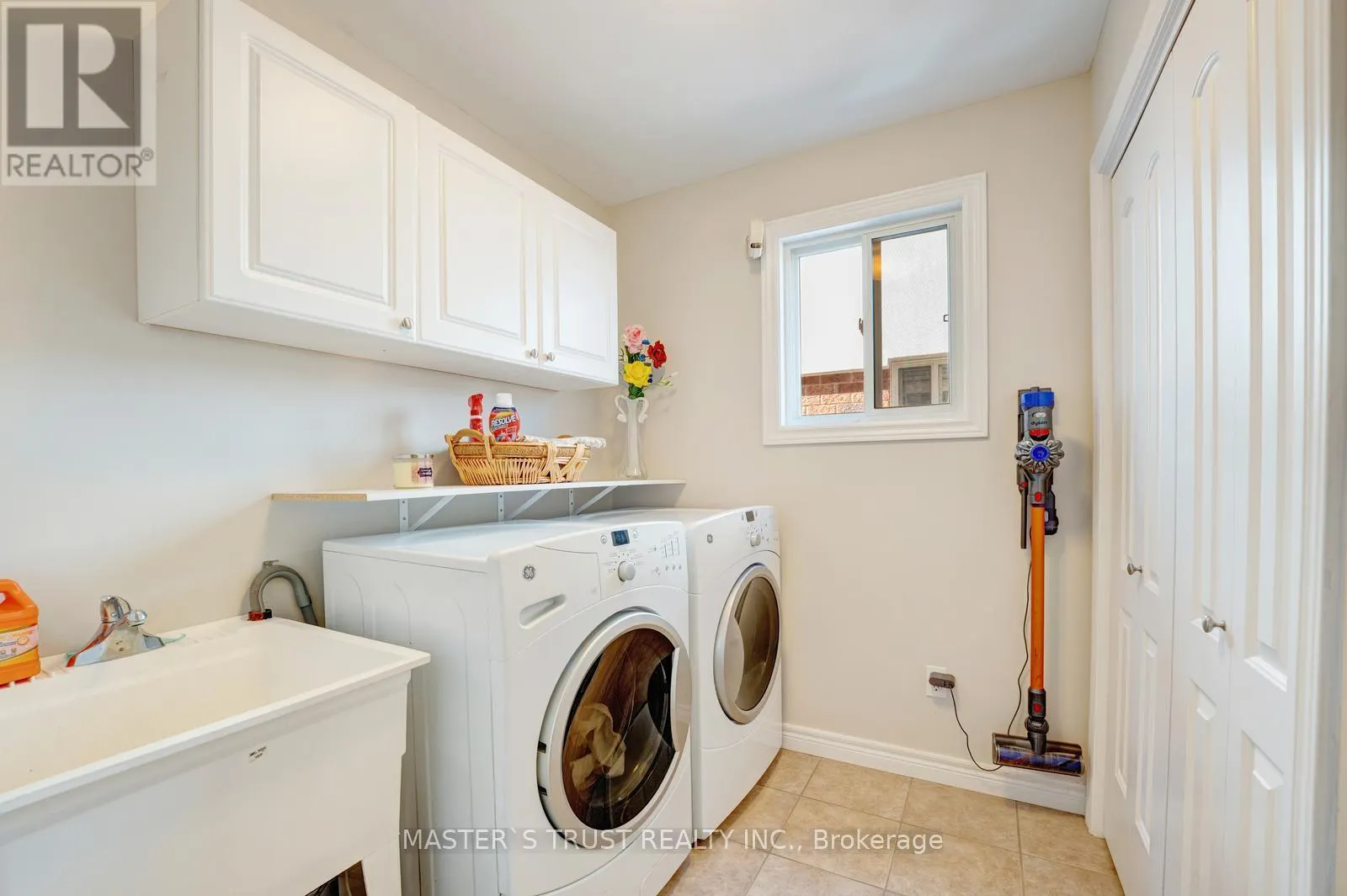 5 HOWDEN CRESCENT