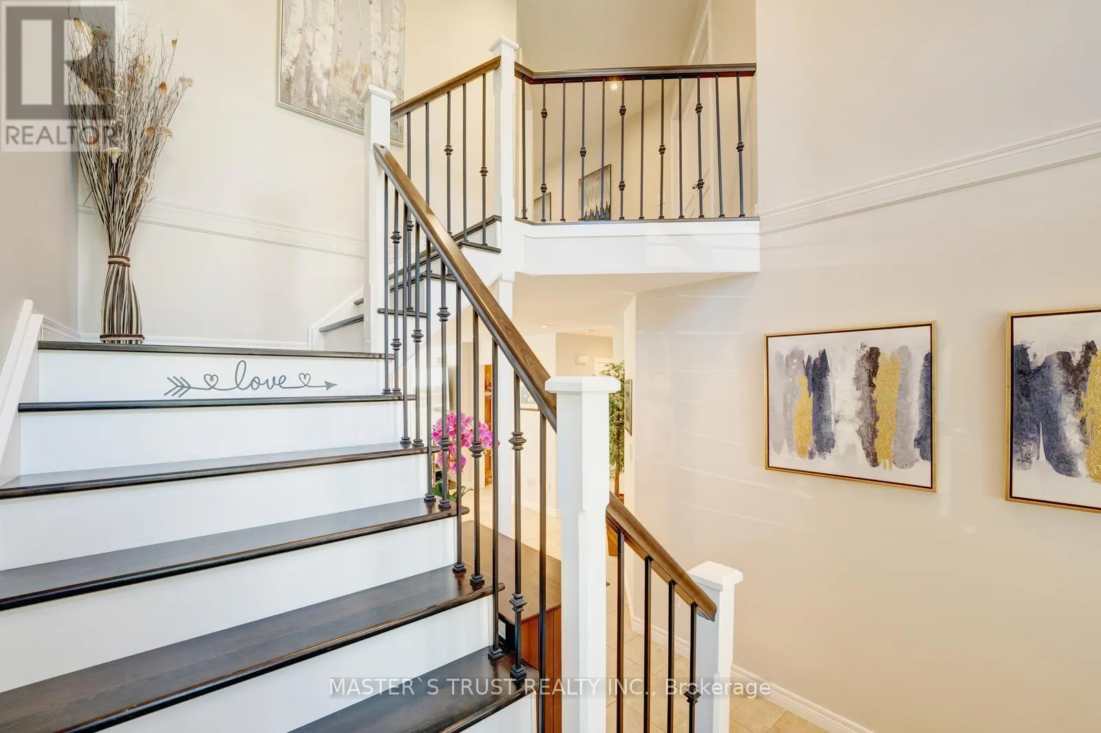 5 HOWDEN CRESCENT