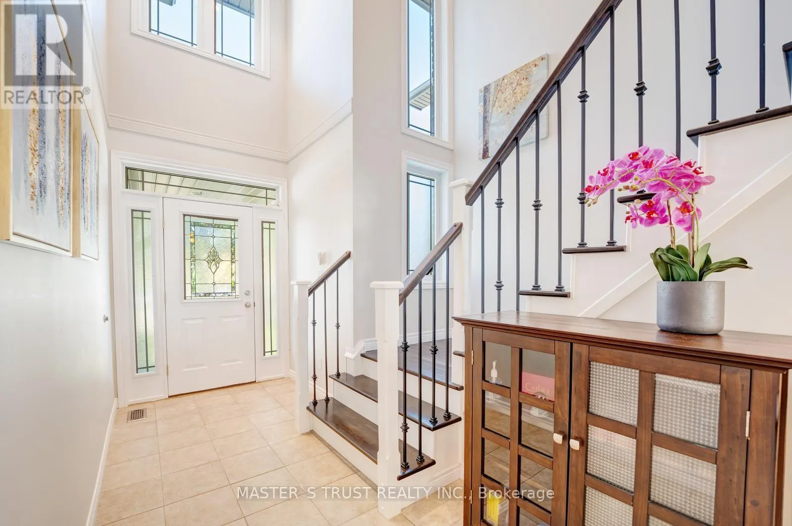 5 HOWDEN CRESCENT