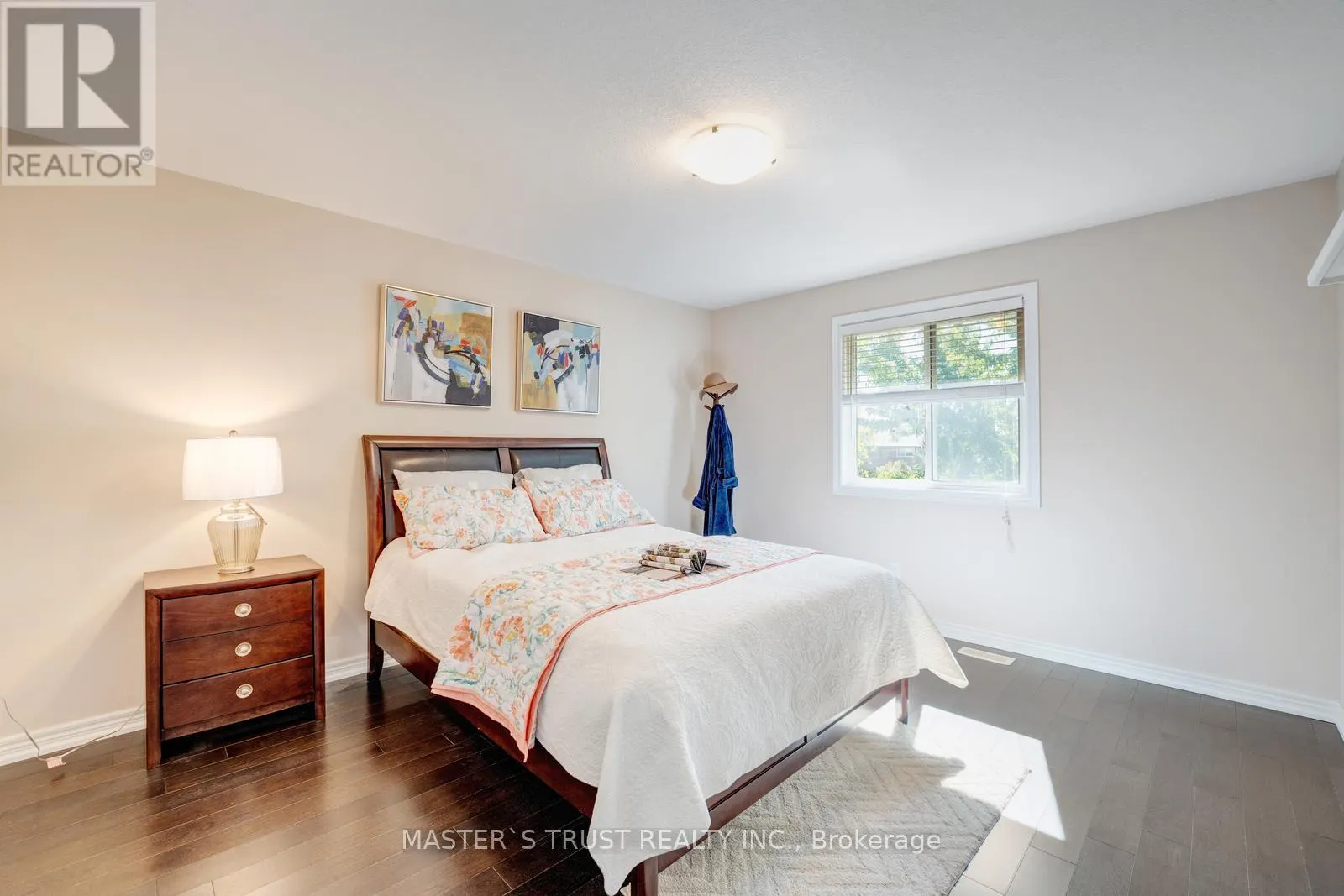 5 HOWDEN CRESCENT