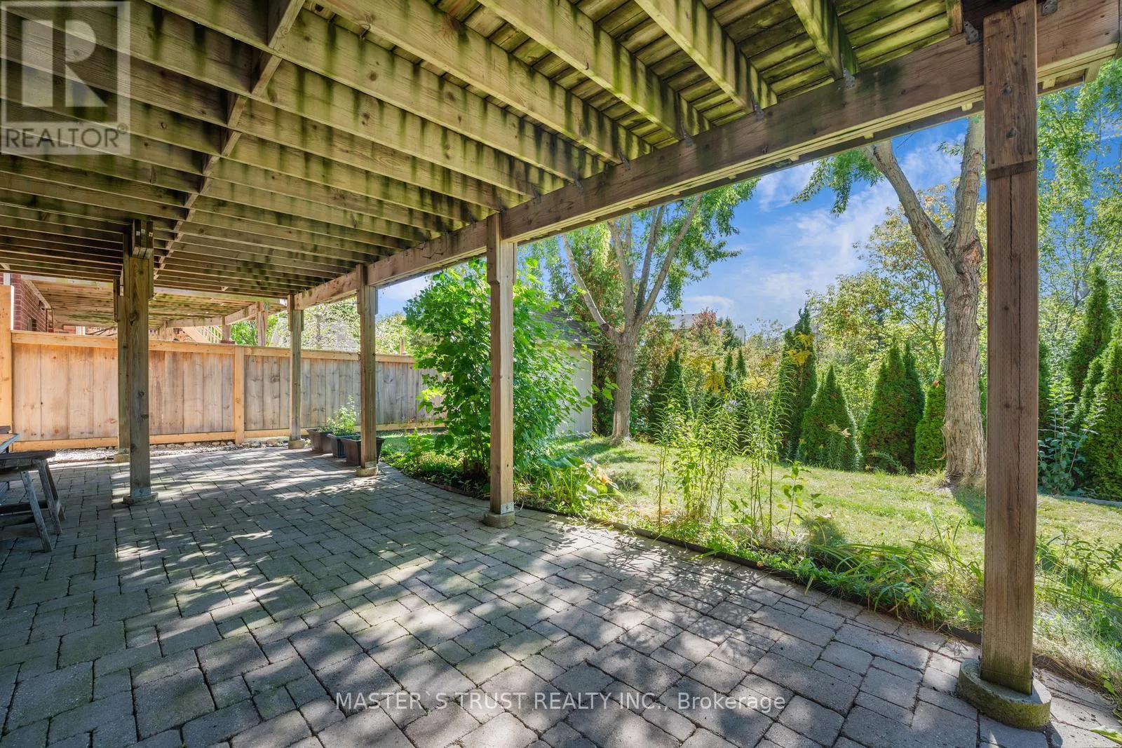 5 HOWDEN CRESCENT