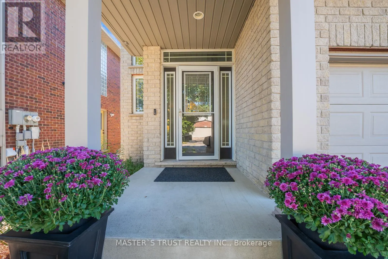 5 HOWDEN CRESCENT