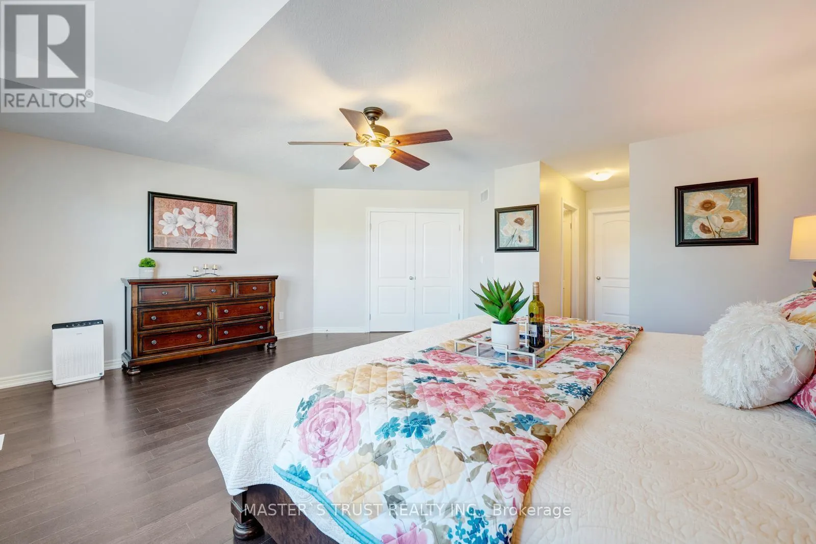 5 HOWDEN CRESCENT