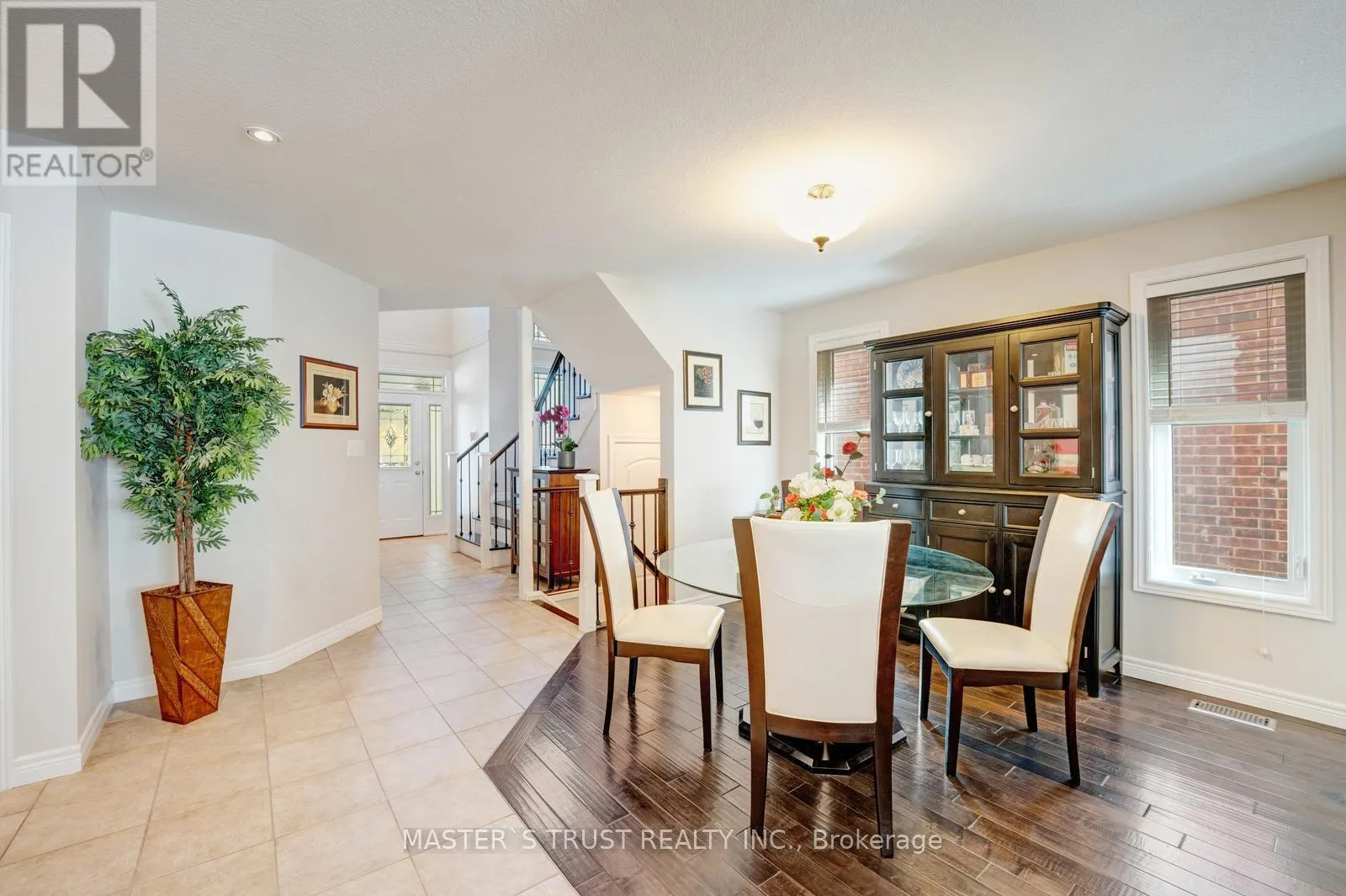 5 HOWDEN CRESCENT