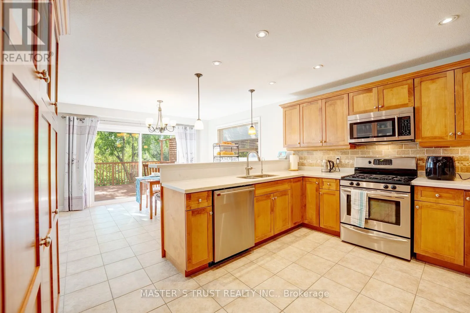 5 HOWDEN CRESCENT