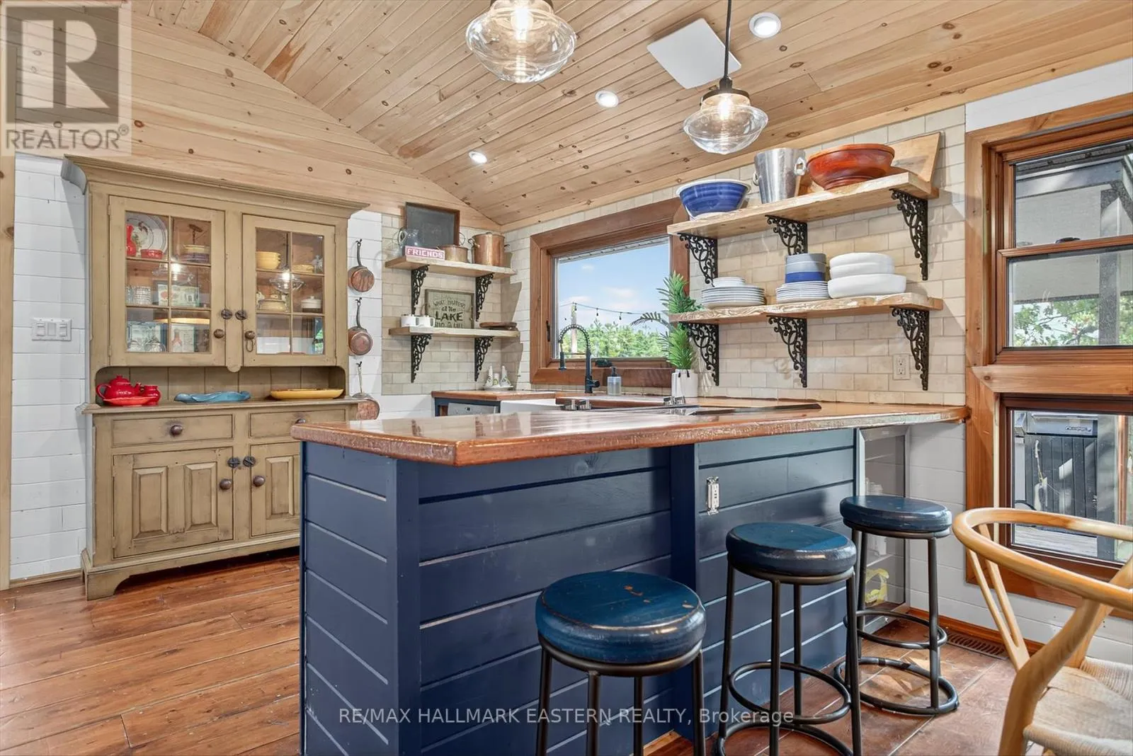 2712 CHANNEL VIEW LANE