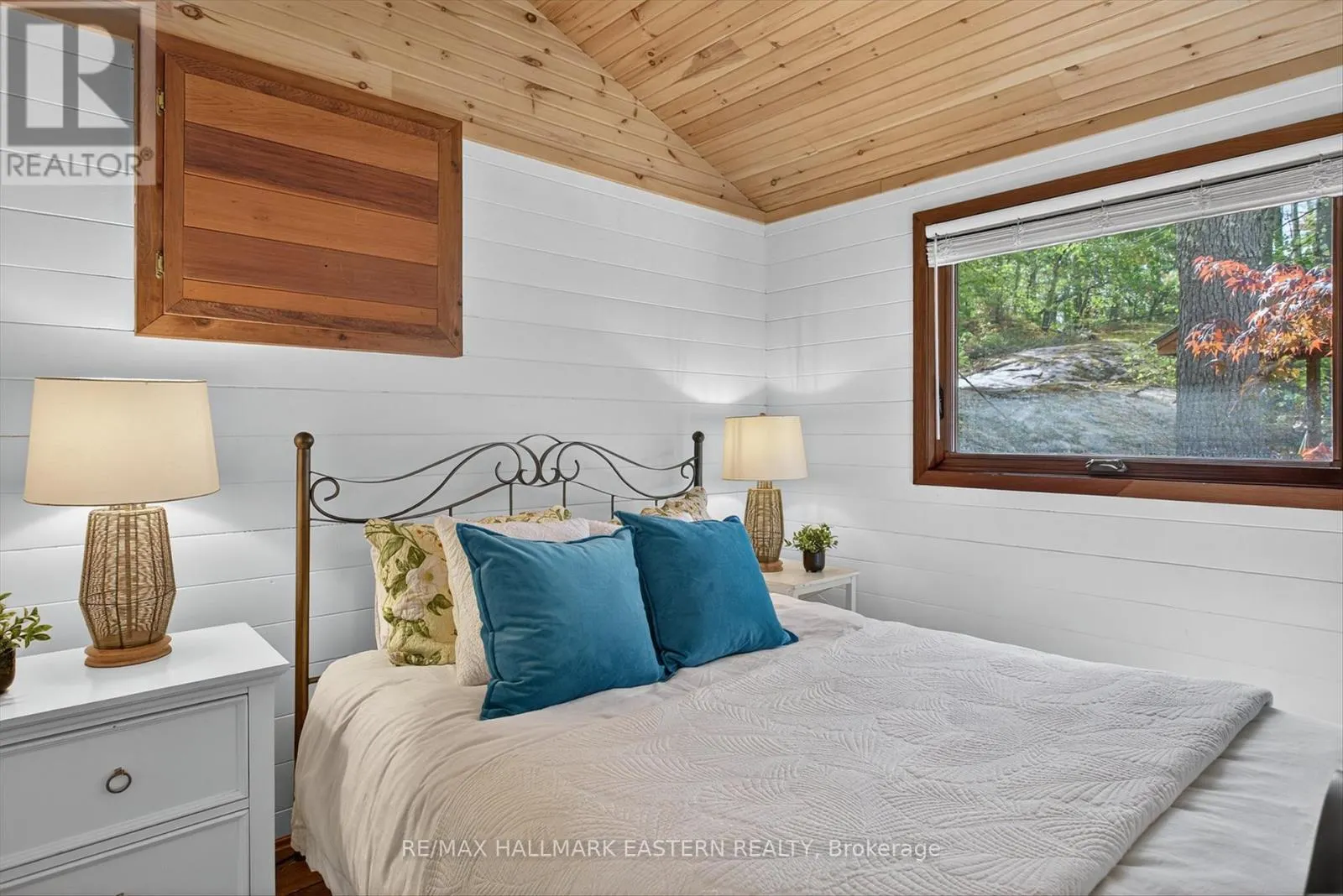 2712 CHANNEL VIEW LANE