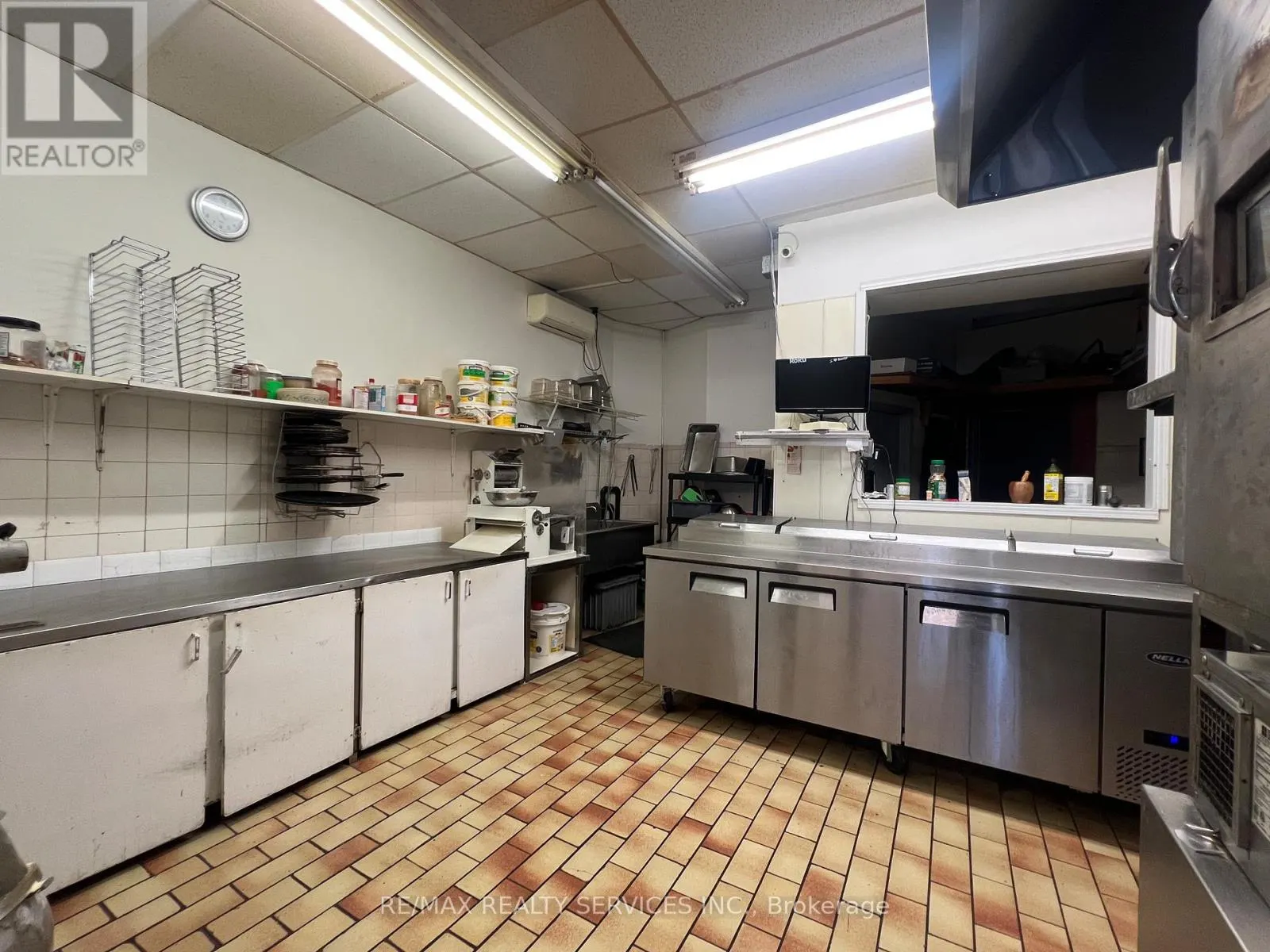 243 WHARNCLIFFE ROAD N