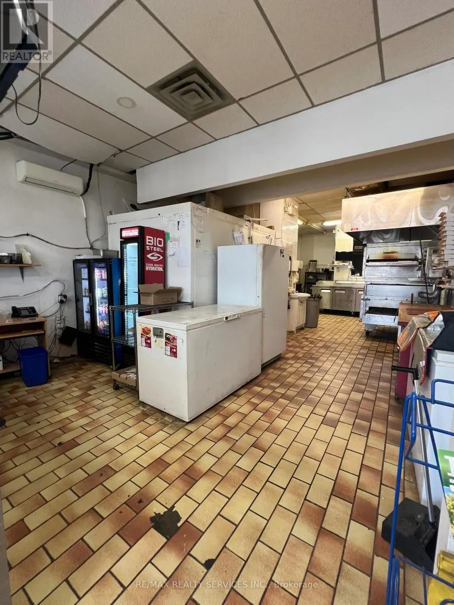 243 WHARNCLIFFE ROAD N