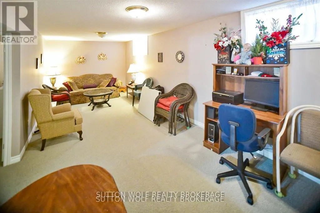 42 - 375 SCOTT STREET E, #42