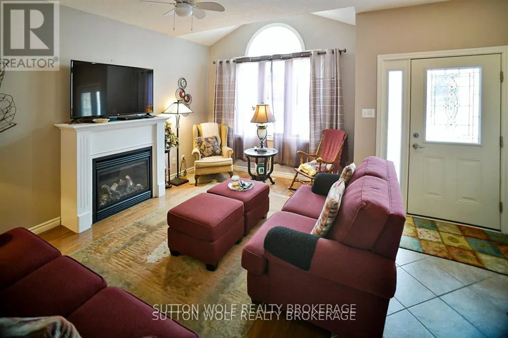 42 - 375 SCOTT STREET E, #42