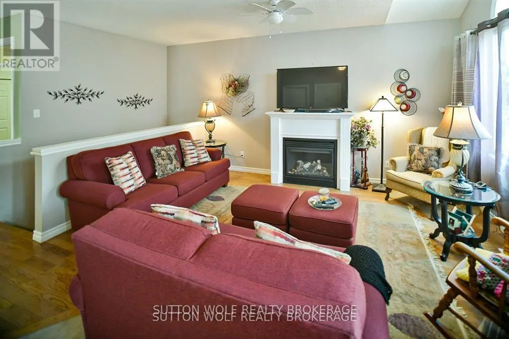 42 - 375 SCOTT STREET E, #42