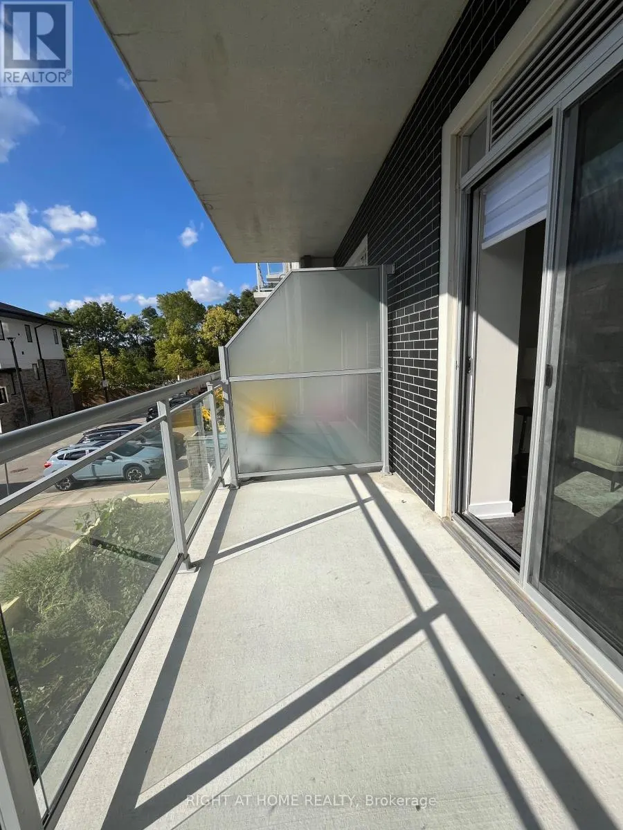 214 - 16 MARKLE CRESCENT