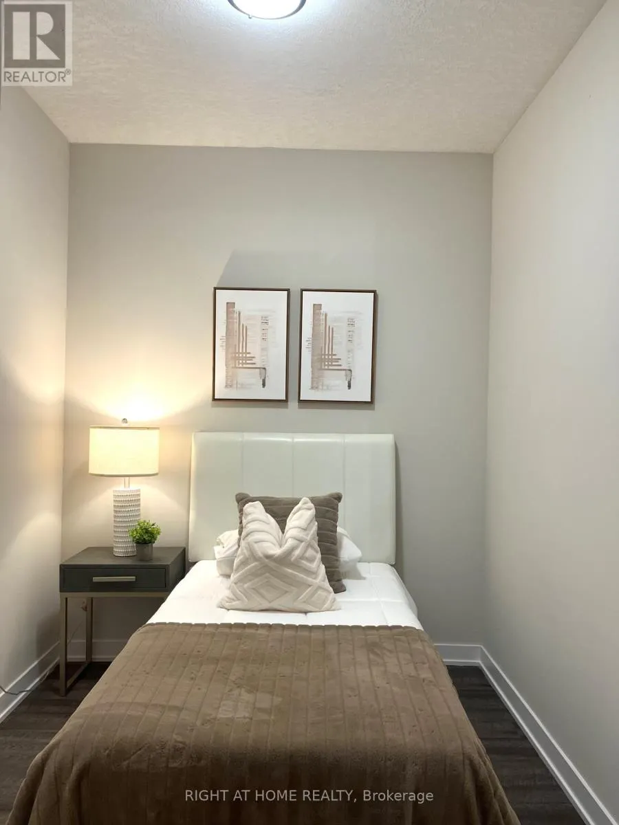 214 - 16 MARKLE CRESCENT