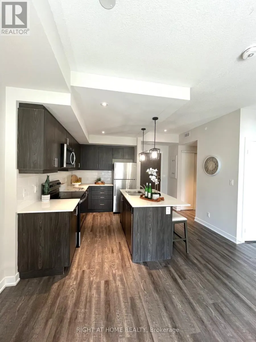 214 - 16 MARKLE CRESCENT