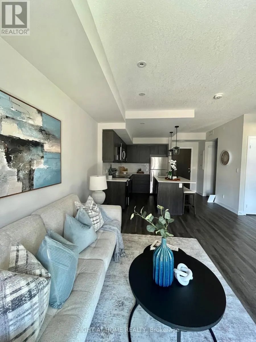 214 - 16 MARKLE CRESCENT