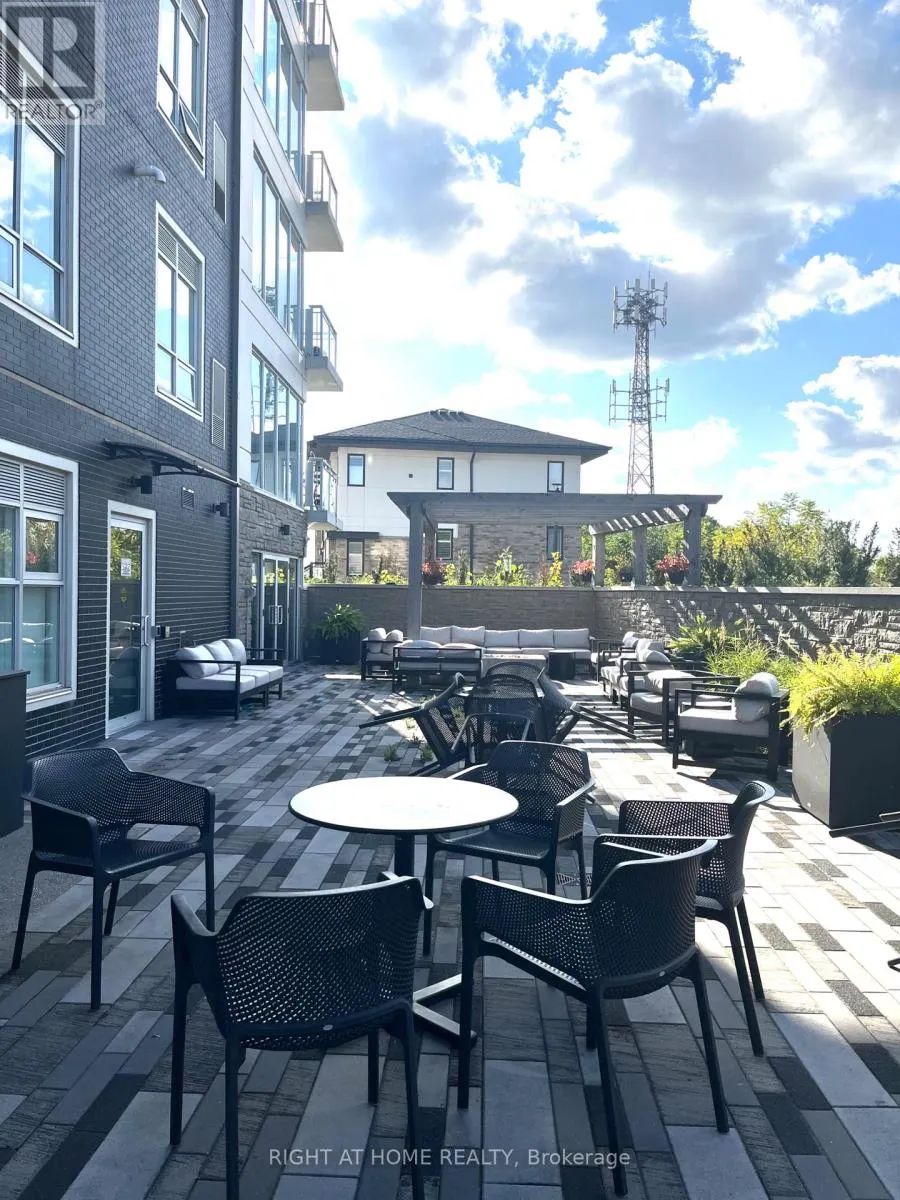 214 - 16 MARKLE CRESCENT