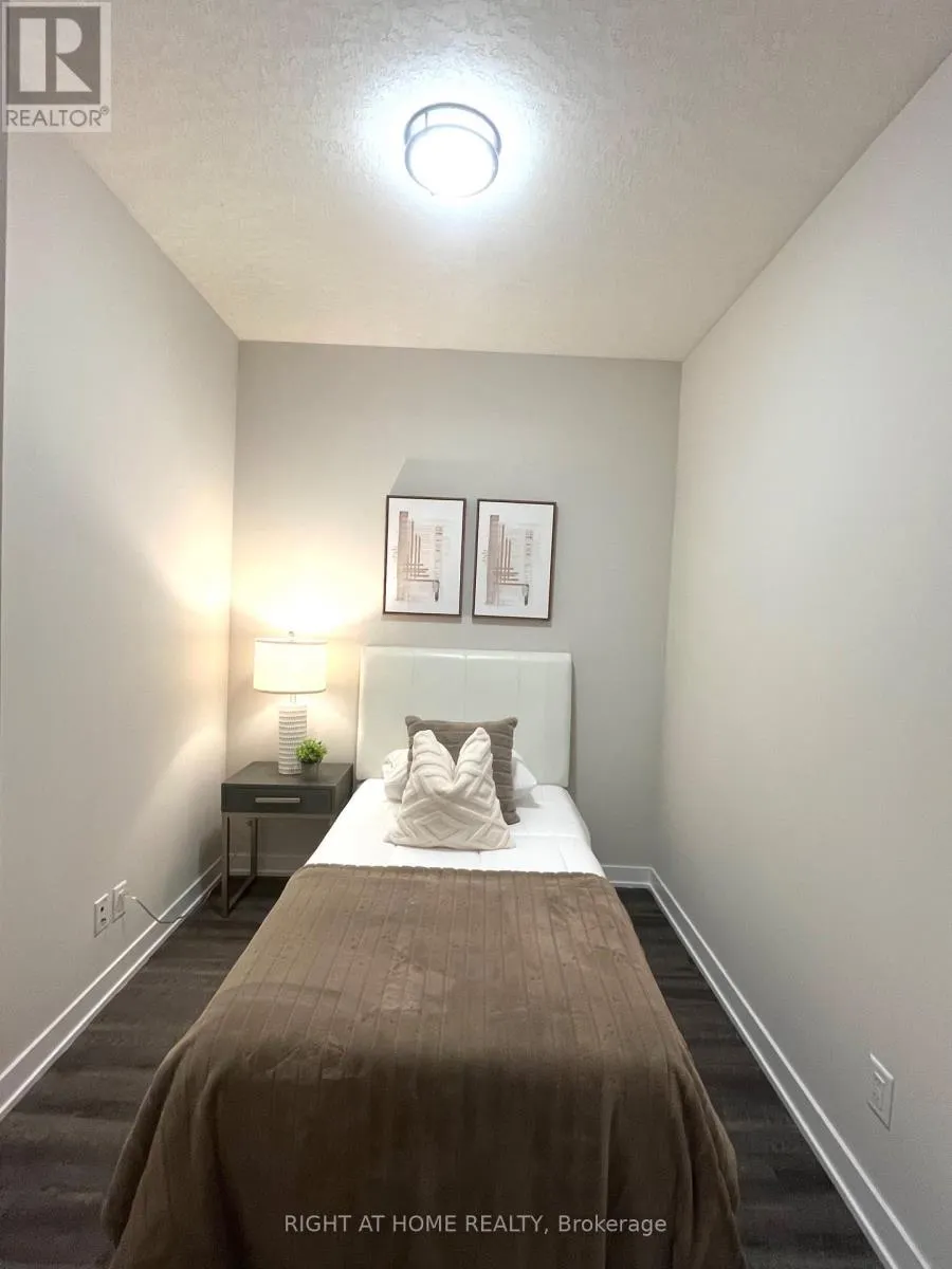 214 - 16 MARKLE CRESCENT