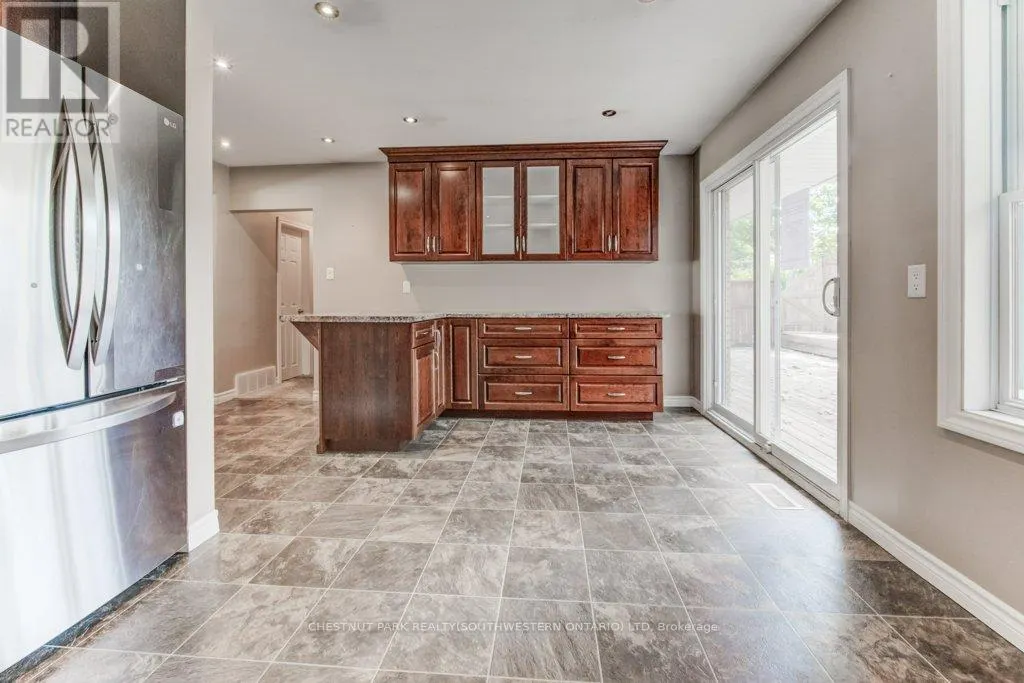 35 VISTA CRESCENT