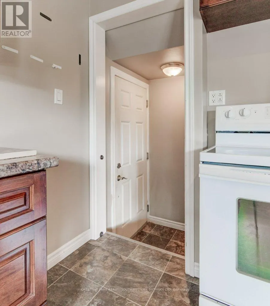 35 VISTA CRESCENT