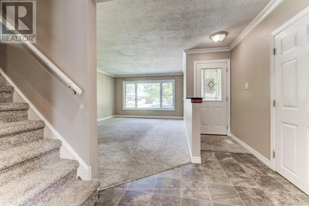 35 VISTA CRESCENT