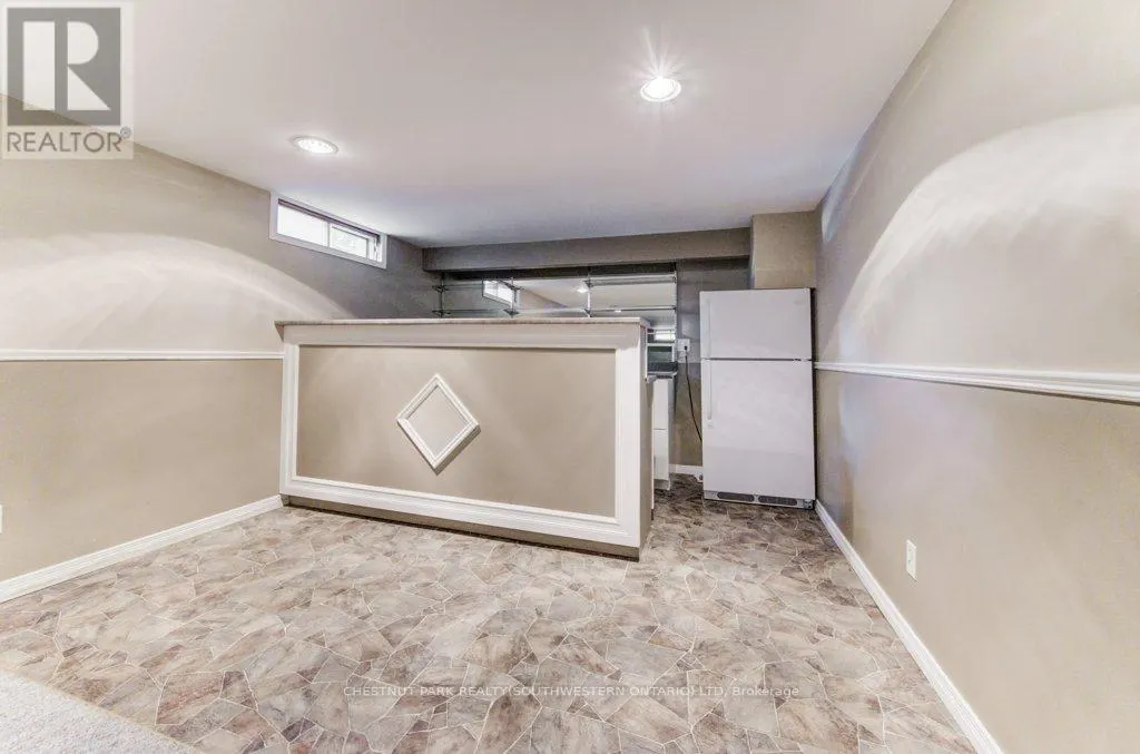 35 VISTA CRESCENT