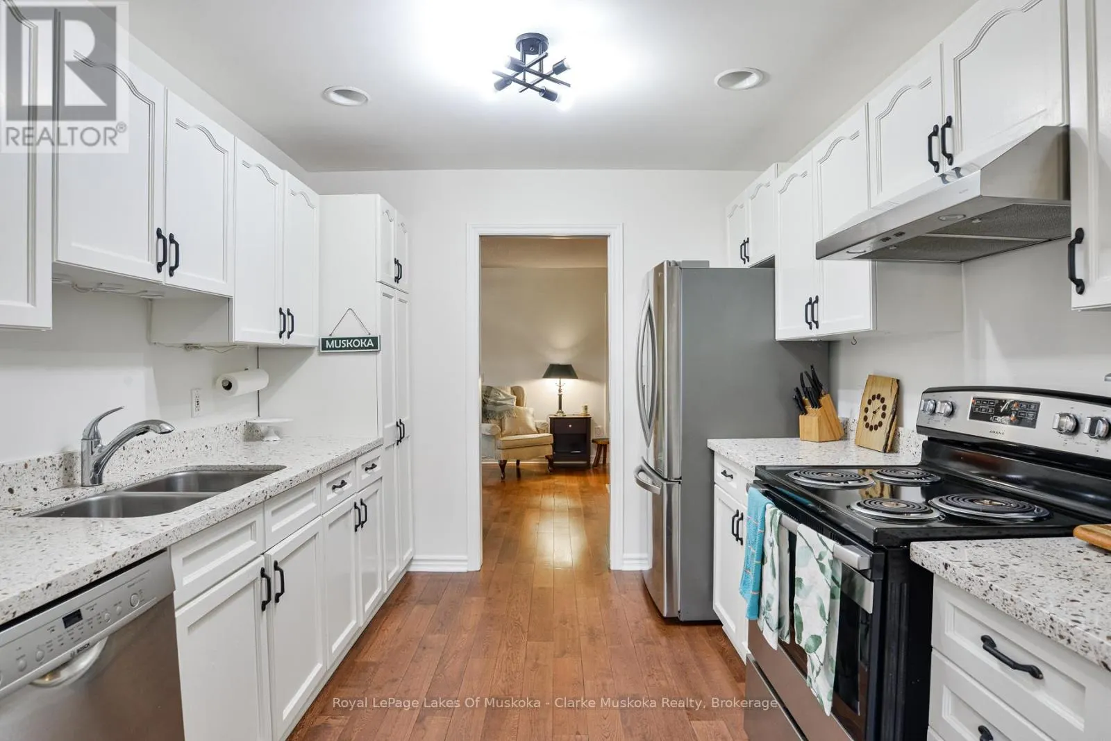 77 HEDGEWOOD LANE