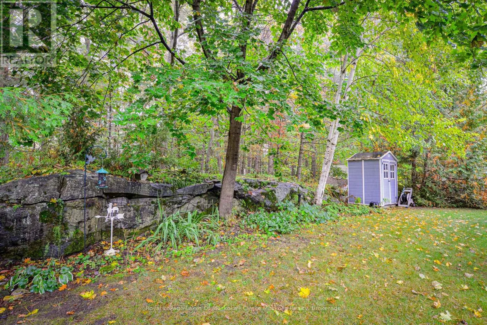 77 HEDGEWOOD LANE