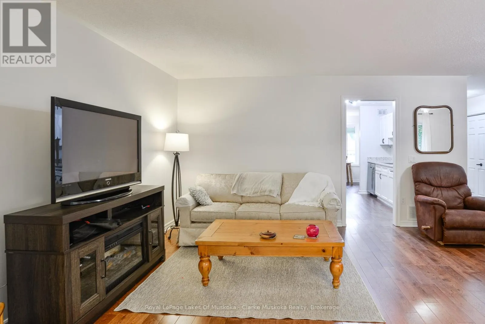77 HEDGEWOOD LANE