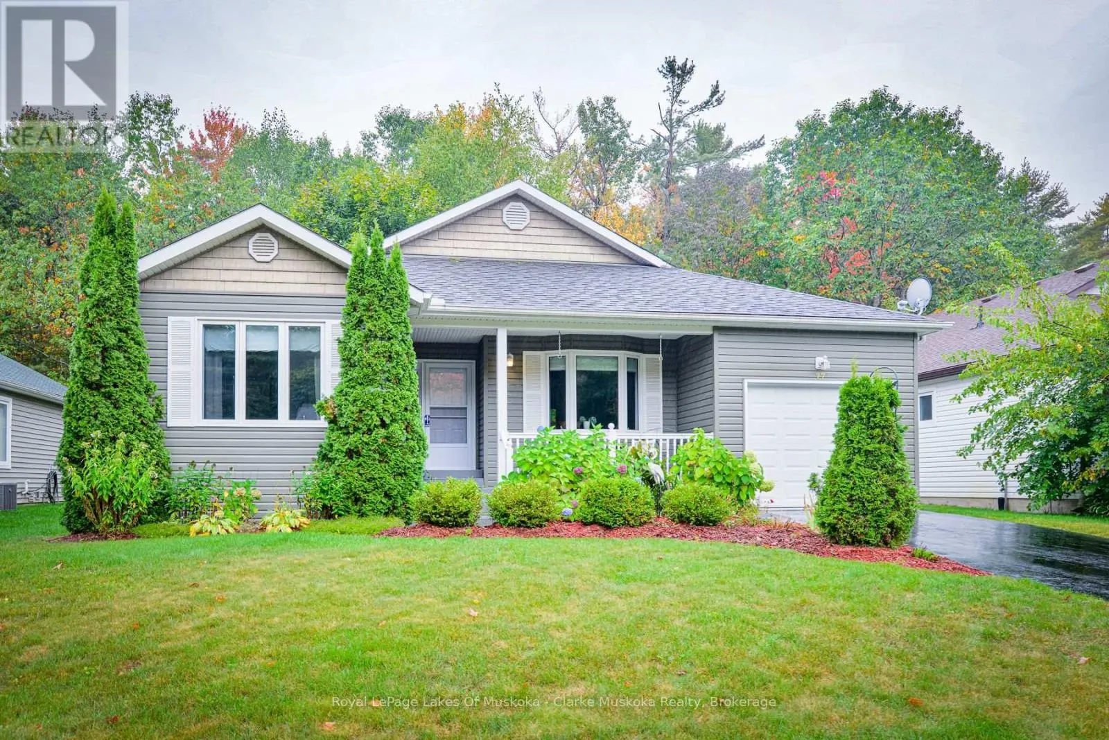 77 HEDGEWOOD LANE