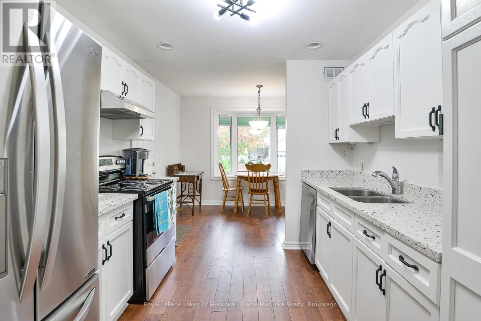 77 HEDGEWOOD LANE
