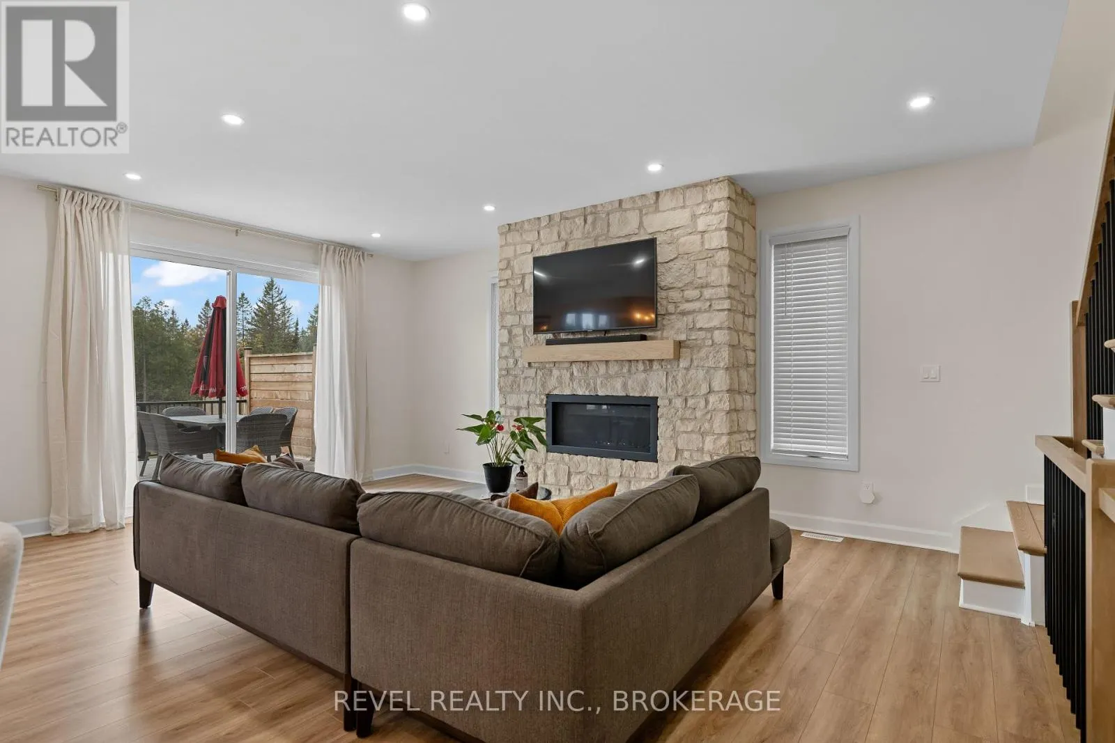 121 CREIGHTON DRIVE