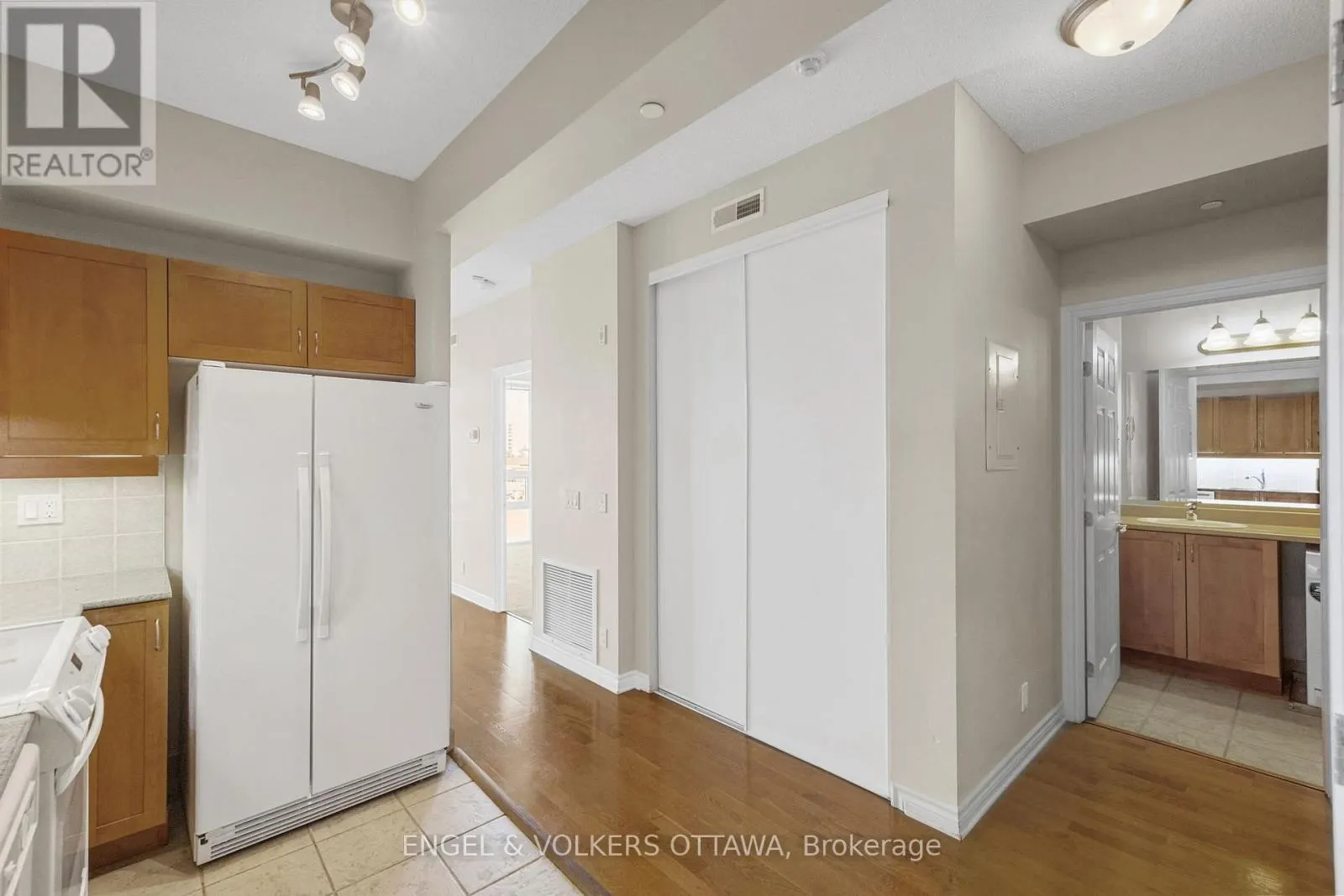 611 - 100 ISABELLA STREET