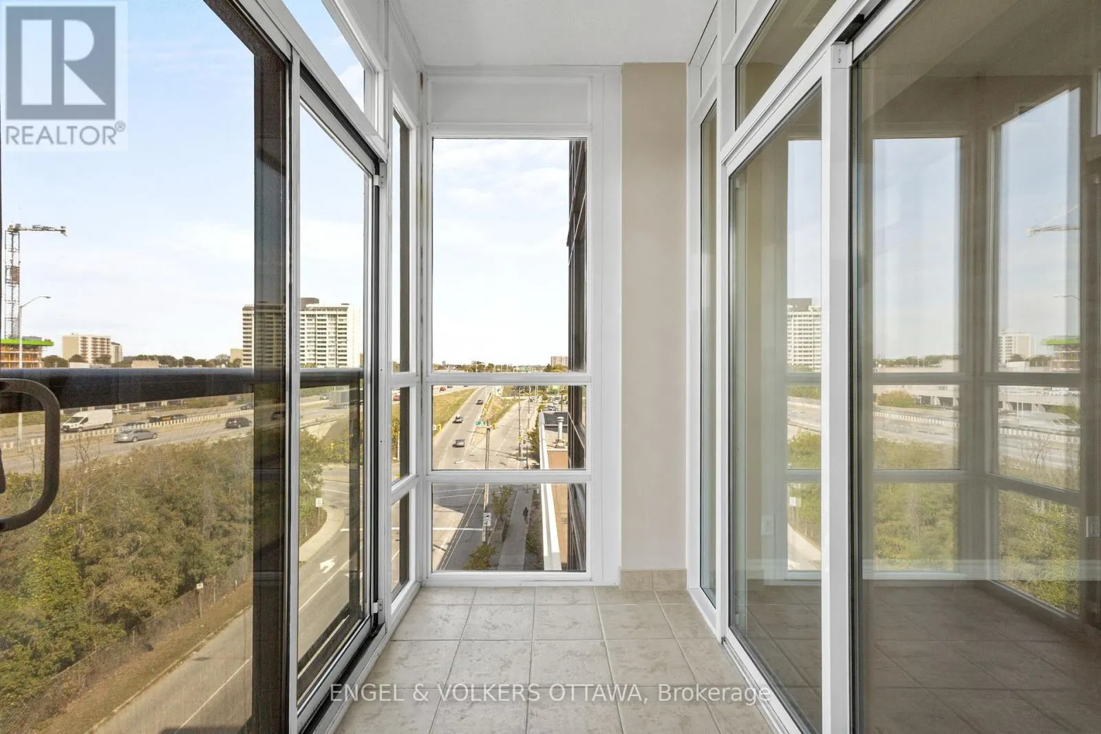 611 - 100 ISABELLA STREET