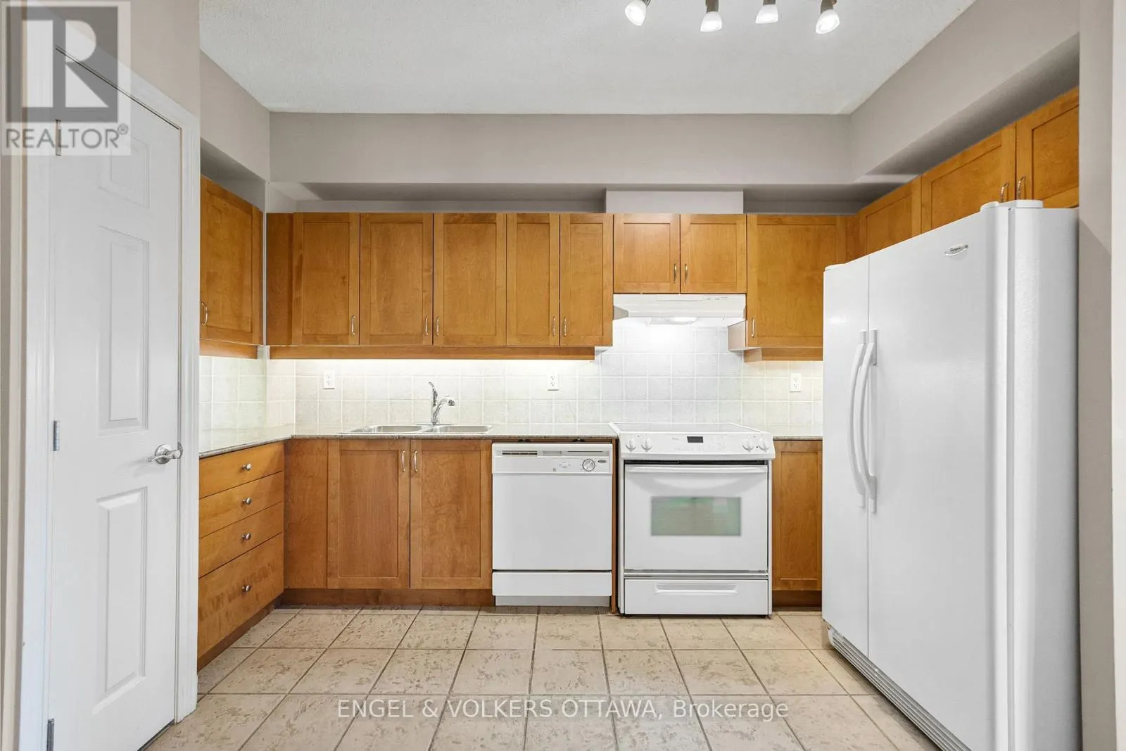 611 - 100 ISABELLA STREET