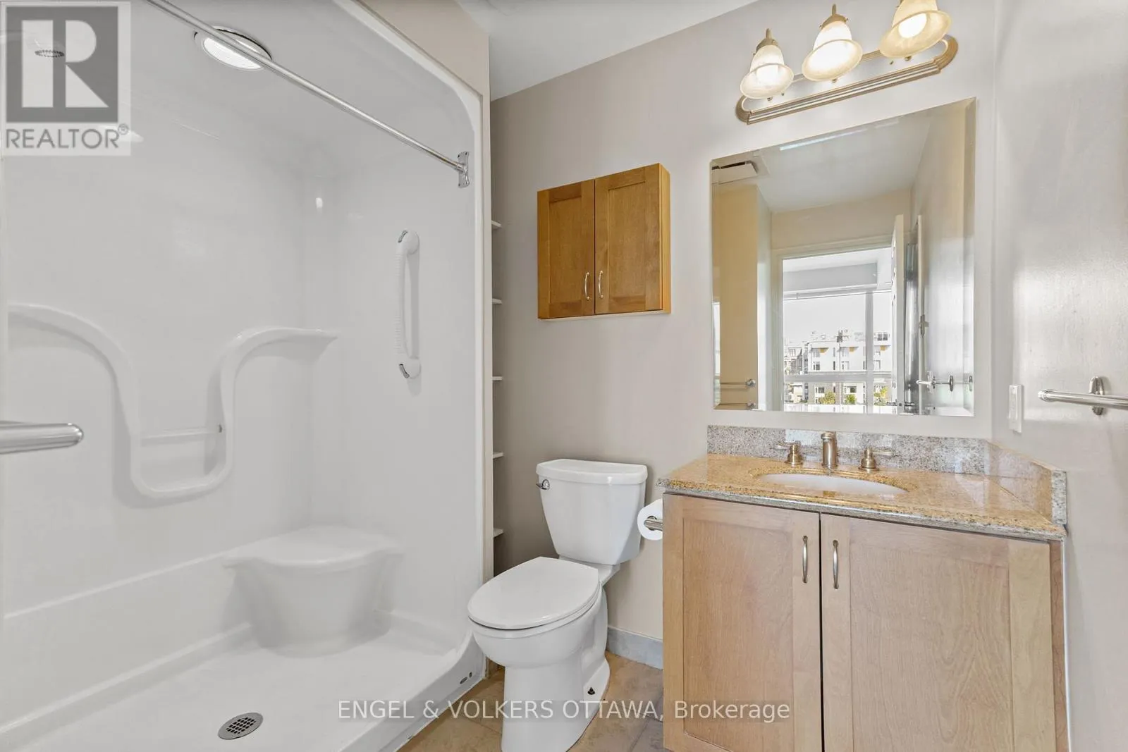 611 - 100 ISABELLA STREET