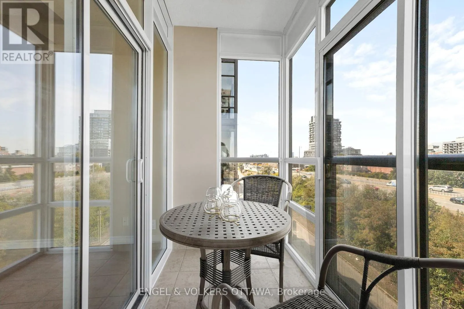 611 - 100 ISABELLA STREET