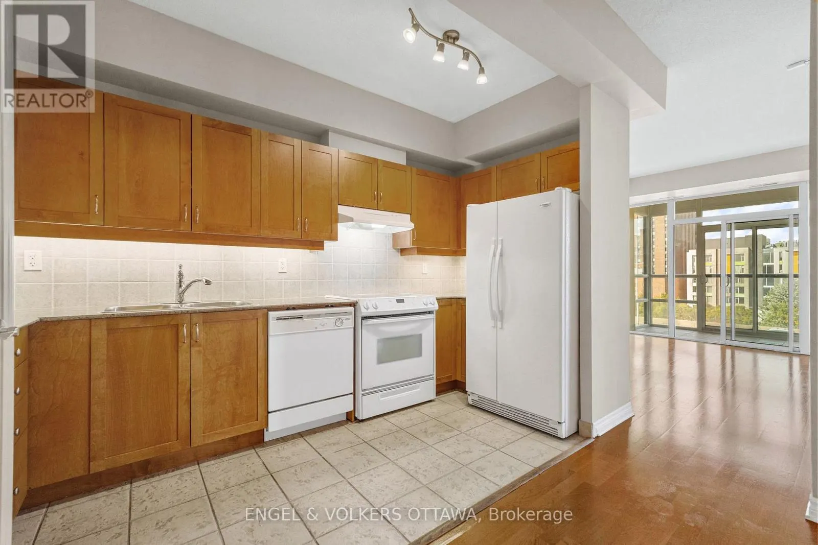 611 - 100 ISABELLA STREET