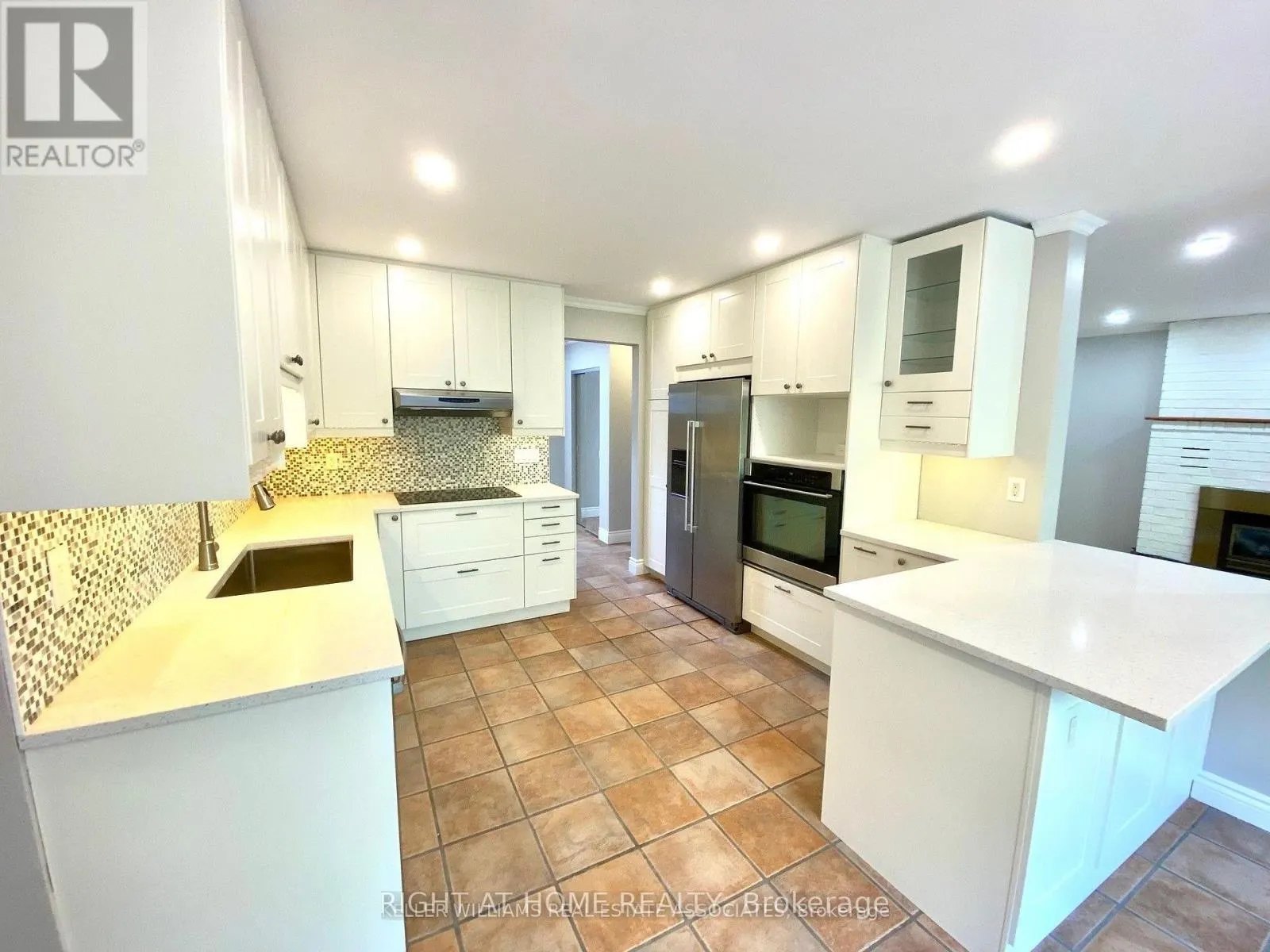UPPER - 112 DOWNEY ROAD
