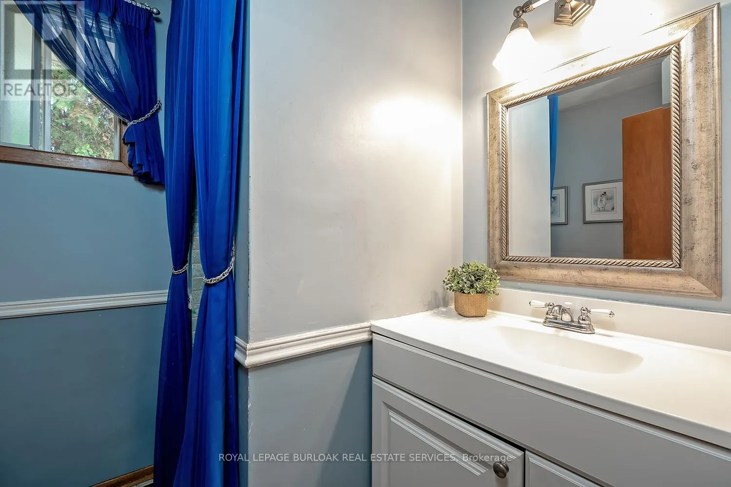 3 WHITE OAKS AVENUE