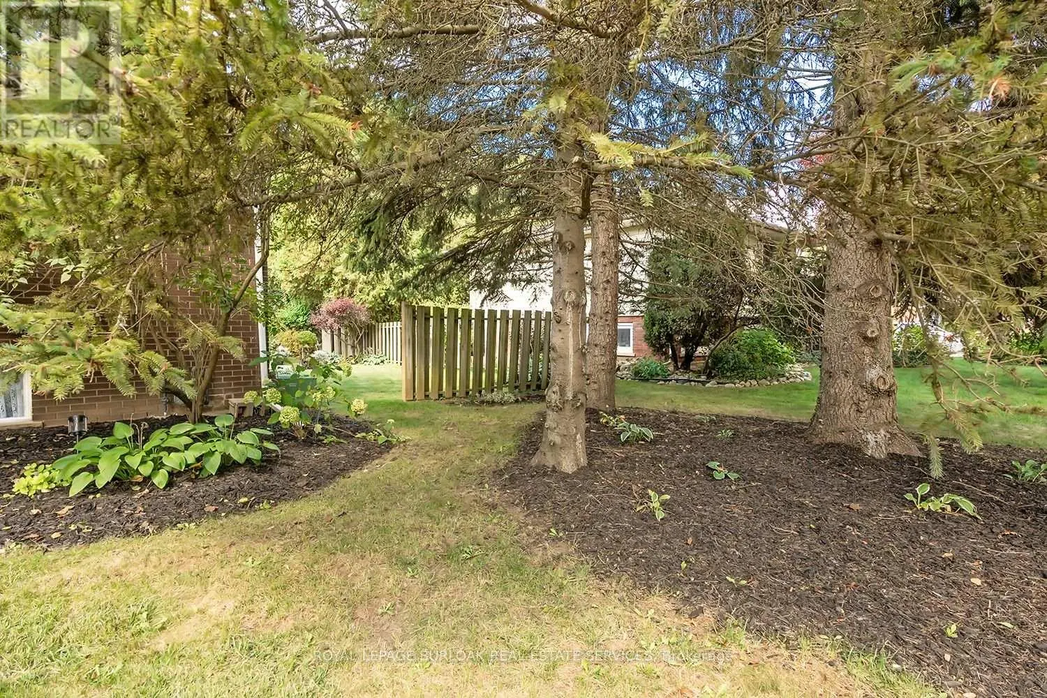 3 WHITE OAKS AVENUE