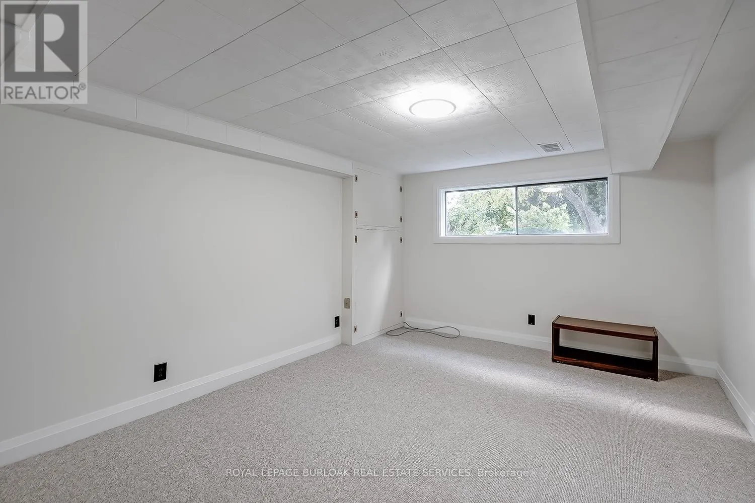 3 WHITE OAKS AVENUE