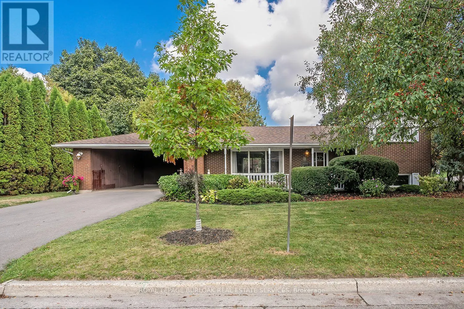 3 WHITE OAKS AVENUE
