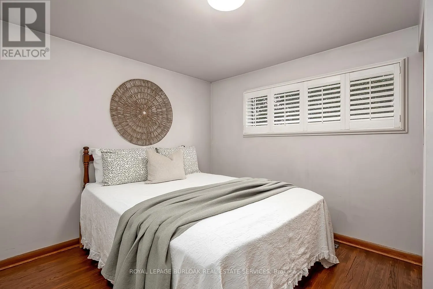 3 WHITE OAKS AVENUE